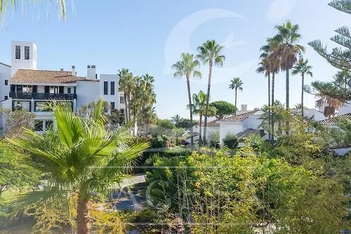 Отель Jardines De Las Golondrinas Марбелья